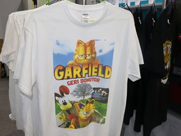 White T shirt display